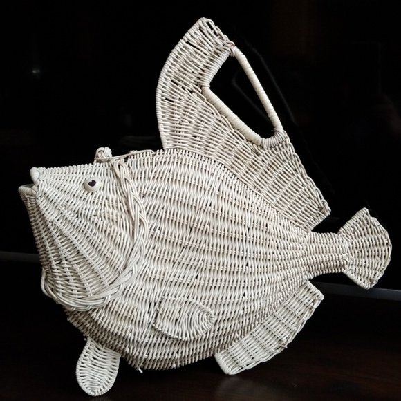 Vintage Handbags - Vintage Rattan Wicker Fish Purse RARE 1960s EUC